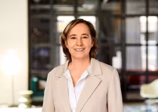 Portrait von Elke Hollweg.