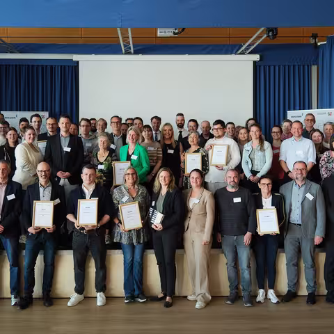 Gruppenfoto der Teilnehmerinnen und Teilnehmer des Netzwerktreffens 2026 der mission E